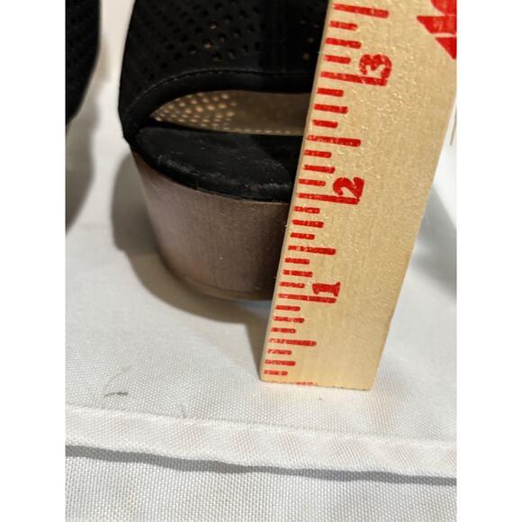 Report Womens Sz 8.5 Black Platform Chunky Ankle Heels fish net look Faux Suede - Picture 9 of 11